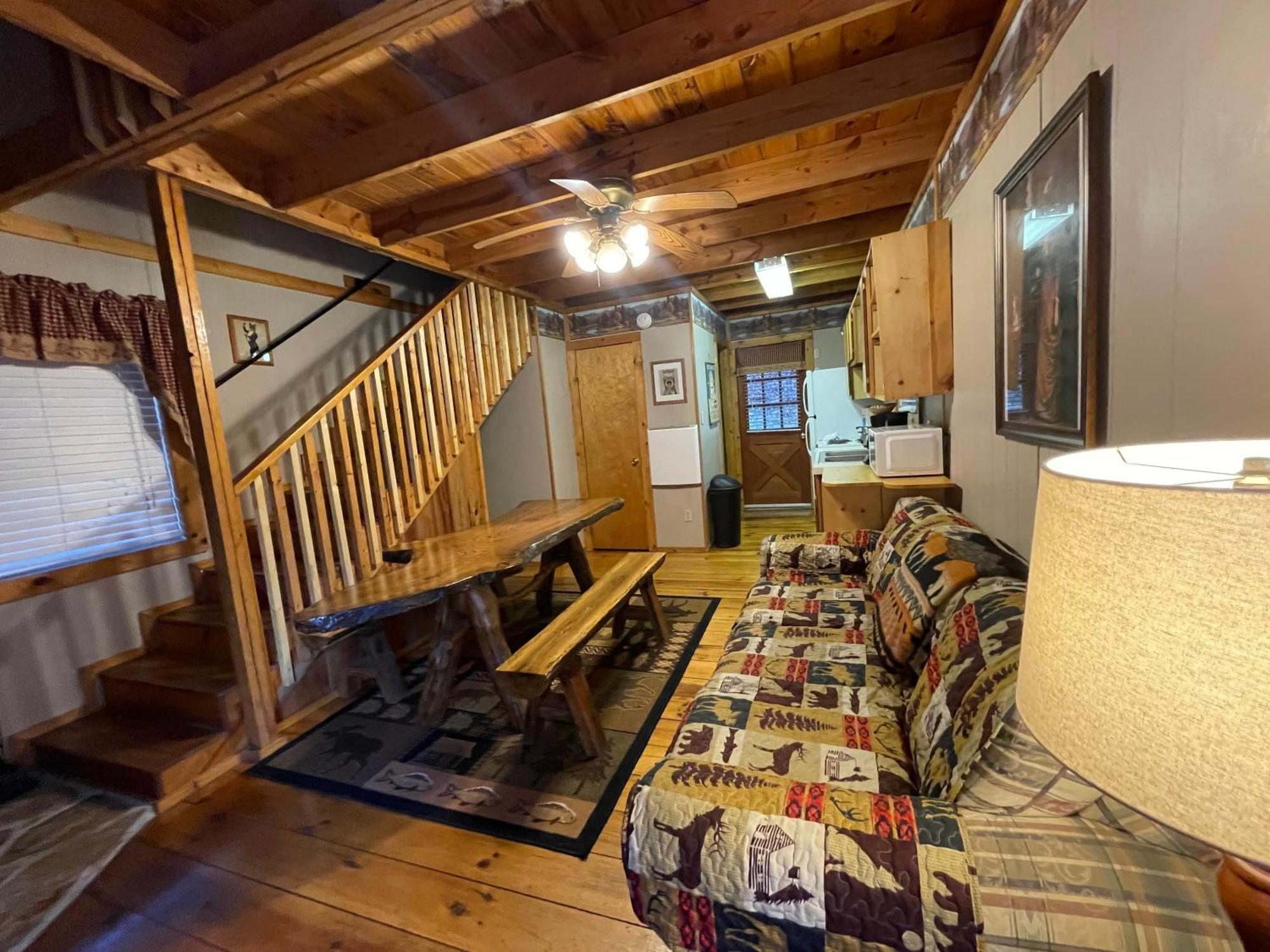 Amazing Cabin Fireplace And Stream #11 海伦 外观 照片